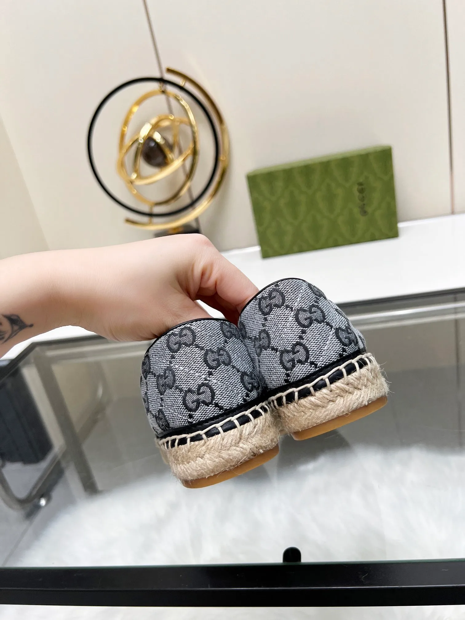 👟👟Ex-factory price 380👟👟 2024 new color early spring Gucci 🗽🗽Gucci classic logo logo canvas fisherman shoes, espadrilles made of double G imported fabric. The color of the brand's double G letter cross-woven pattern will be reinterpreted every season, and the charm of the collection elements will be interpreted through more fresh and eye-catching materials and designs. •Pink, dozens of colors, choose as you like, choose as you like •Women’s style •Number of sizes 35-42